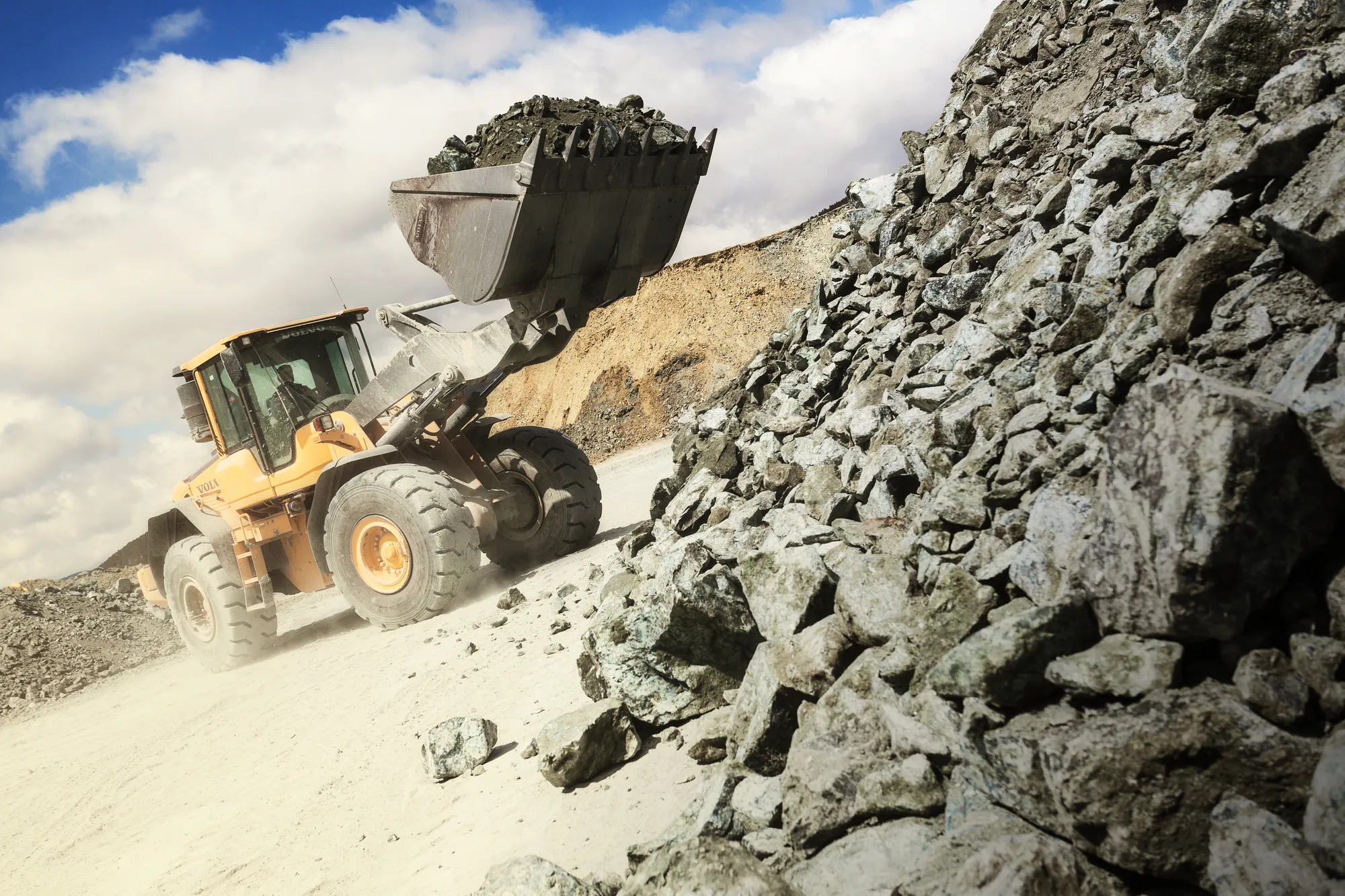 Global Mining sahasında çalışan iş makineleri
