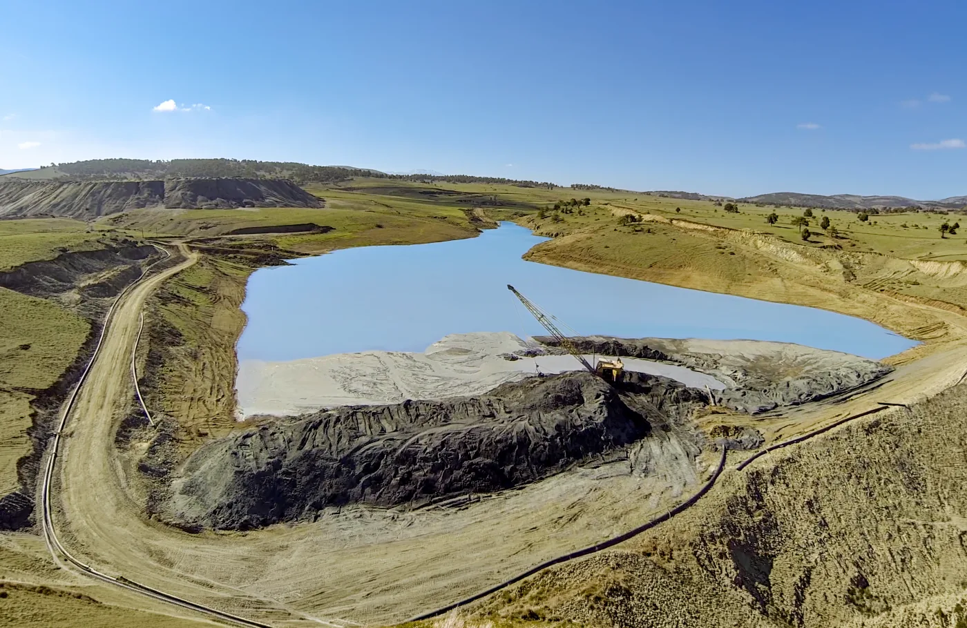 Global Mining sahasındaki atık depolama göleti ve çevresindeki doğal alan